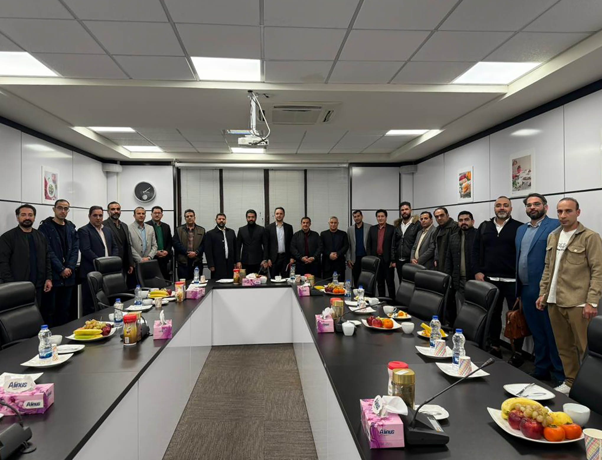 فروشگاه های برتر تهران هایپرمارکت سوپرمارکت فروشگاه شرکت میهن شاهرخ شریفی اتحادیه آندیا مارکت